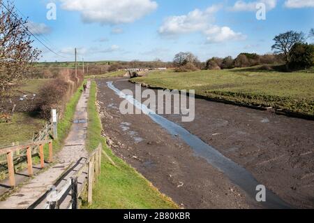 Autour du Royaume-Uni - une section drainée de Leeds au canal de Liverpool, Wheelton, Chorley, Royaume-Uni. Permet de verrouiller les travaux de remplacement. Banque D'Images