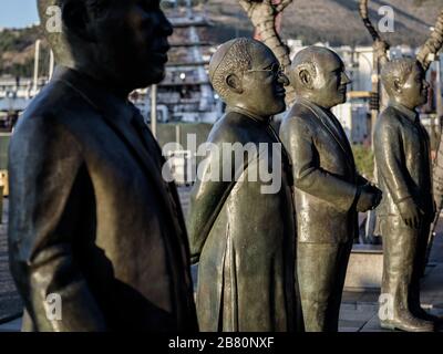 La place Nobel du Cap célèbre les quatre lauréats du prix Nobel de la paix en Afrique du Sud, Albert Luthuli, Desmond Tutu, FW de Klerk et Nelson Mandela Banque D'Images