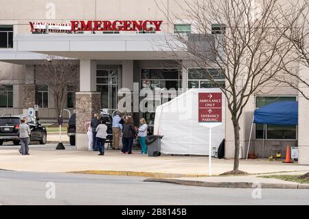 Entrée de la salle d'urgence Penn State Health, tests mis en place pour les tests COVID-19. Banque D'Images