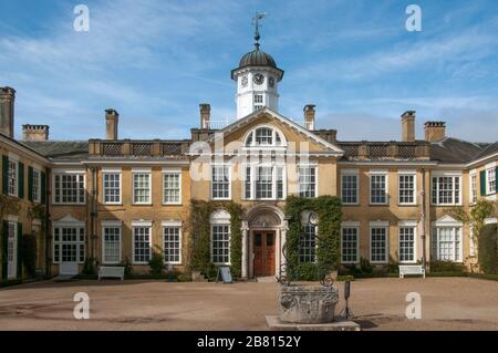 Face est de Polesden Lacey, une maison de campagne édouardienne à Bookham, Surrey, Angleterre Banque D'Images