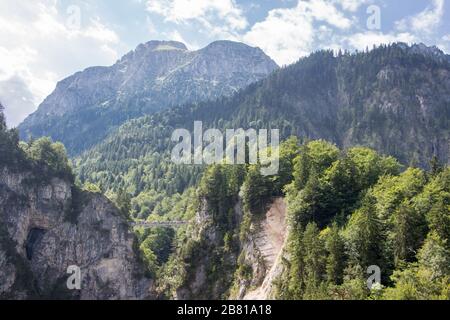 Vue depuis la vallée du pont de Neuschwanstein Marien Tegelberg Banque D'Images