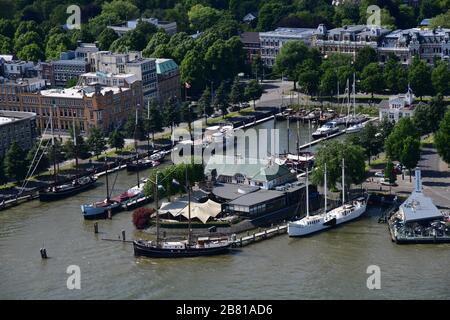 Vue sur le Veerhaven, port de Rotterdam, Pays-Bas Banque D'Images
