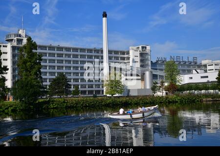 Van Nelle Fabriek, côté patrimoine mondial à Rotterdam, Pays-Bas le long de la rivière Schie Banque D'Images