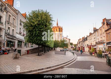 Place Michel Debre dans le centre ville d'Amboise, Val de Loire, France Banque D'Images