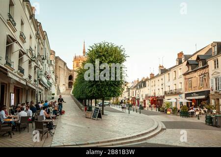 Place Michel Debre dans le centre ville d'Amboise, Val de Loire, France Banque D'Images