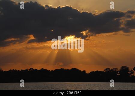 Coucher de soleil au lac Eloise à Winter Haven, Floride Banque D'Images