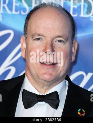 Beverly Hills, États-Unis. 19 mars 2020. (DOSSIER) Prince Albert II de Monaco tests positifs pour Coronavirus COVID-19. Le Palais dit que le Prince Albert II de Monaco teste un nouveau coronavirus positif. BEVERLY HILLS, LOS ANGELES, CALIFORNIE, États-Unis - FÉVRIER 06: Prince Albert II de Monaco arrive à Hollywood 2020 pour le Global Ocean Gala Honoring HSH Prince Albert II de Monaco tenu au Palazzo di Amore le 6 février 2020 à Beverly Hills, Los Angeles, Californie, États-Unis. (Photo de Xavier Collin/image Press Agency) crédit: Image Press Agency/Alay Live News Banque D'Images