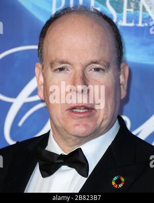 Beverly Hills, États-Unis. 19 mars 2020. (DOSSIER) Prince Albert II de Monaco tests positifs pour Coronavirus COVID-19. Le Palais dit que le Prince Albert II de Monaco teste un nouveau coronavirus positif. BEVERLY HILLS, LOS ANGELES, CALIFORNIE, États-Unis - FÉVRIER 06: Prince Albert II de Monaco arrive à Hollywood 2020 pour le Global Ocean Gala Honoring HSH Prince Albert II de Monaco tenu au Palazzo di Amore le 6 février 2020 à Beverly Hills, Los Angeles, Californie, États-Unis. (Photo de Xavier Collin/image Press Agency) crédit: Image Press Agency/Alay Live News Banque D'Images