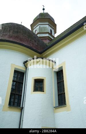 Königssee - l'emblématique église de pèlerinage de Sankt Bartholomae au lac Konigsee dans le parc national de Berchtesgaden, Bavière, Allemagne. L'église Bartholoma se rapproche. Banque D'Images