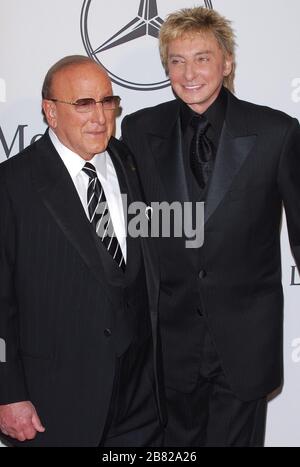 Clive Davis et Barry Manilow au 17ème Carousel annuel de Hope ball tenu au Beverly Hilton à Beverly Hills, CA. L'événement a eu lieu le samedi 28 octobre 2006. Photo par: SBM / PictureLux - référence de fichier # 33984-8687SBMPLX Banque D'Images