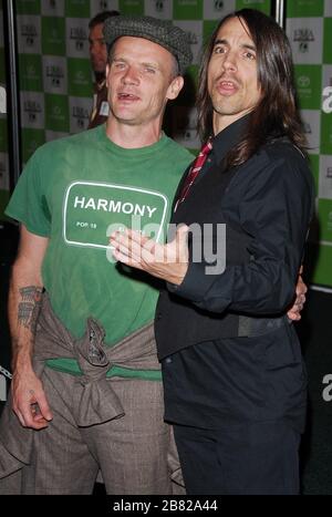 Brocante et Anthony Kiedis de Red Hot Chili Peppers lors du 16ème Prix annuel des médias environnementaux tenu au Wilshire Ebell Theatre à Los Angeles, CA. L'événement a eu lieu le mercredi 8 novembre 2006. Photo par: SBM / PictureLux - référence de fichier # 33984-8729SBMPLX Banque D'Images