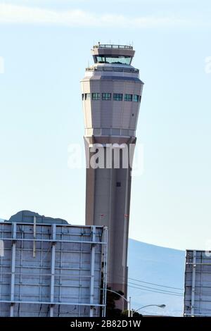 Las Vegas NV, États-Unis. 19 mars 2020. Tour de contrôle de la circulation aérienne l'aéroport international McCarran a retardé et annulé les vols en raison d'un contrôleur de la circulation aérienne potentiellement positif pour Covid-19 à Las Vegas, Nevada, le 19 mars 2020. Crédit: Damas carter/Media Punch/Alay Live News Banque D'Images