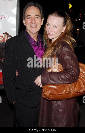 Harry Shearer et Judith Owen à la première de Los Angeles de «pour votre considération» tenue à la Guilde des directeurs de l'Amérique à West Hollywood, CA. L'événement a eu lieu le lundi 13 novembre 2006. Photo par: SBM / PictureLux - référence de fichier # 33984-9189 SBMPLX Banque D'Images