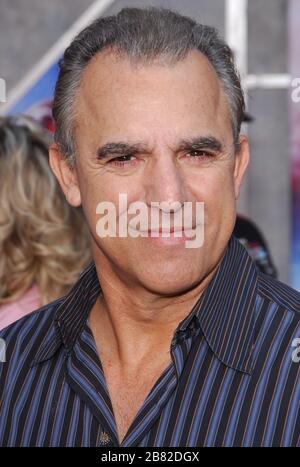 Jay Thomas à la première mondiale de « The Santa Clause 3: The Escape Clause » tenue au théâtre El Capitan à Hollywood, CA. L'événement a eu lieu le dimanche 29 octobre 2006. Photo par: SBM / PictureLux - référence de fichier # 33984-9270SBMPLX Banque D'Images