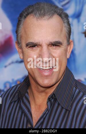 Jay Thomas à la première mondiale de « The Santa Clause 3: The Escape Clause » tenue au théâtre El Capitan à Hollywood, CA. L'événement a eu lieu le dimanche 29 octobre 2006. Photo par: SBM / PictureLux - référence de fichier # 33984-9269SBMPLX Banque D'Images