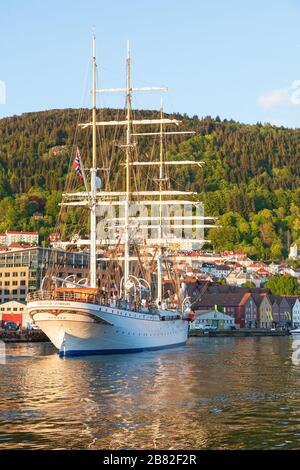 Statsraad Lehmkuhl une barque à trois mâts à Bergen en Norvège Banque D'Images