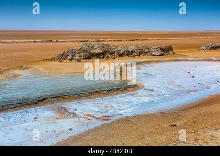 Sel plat dans un lac de sel. Banque D'Images