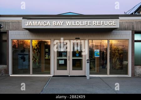 Jamaïque Bay Wildlife centre d'accueil bâtiment à l'aube Banque D'Images