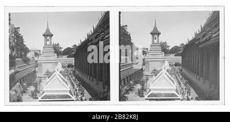 Clocher à Wat Phra Kaew / Temple du Bouddha d'Émeraude à Bangkok, Thaïlande. Photo stéréoscopique d'environ 1910. Photographie sur la plaque de verre sèche de la collection Herry W. Schaefer. Banque D'Images