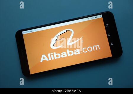 Logo Alibaba.com affiché sur le smartphone Banque D'Images