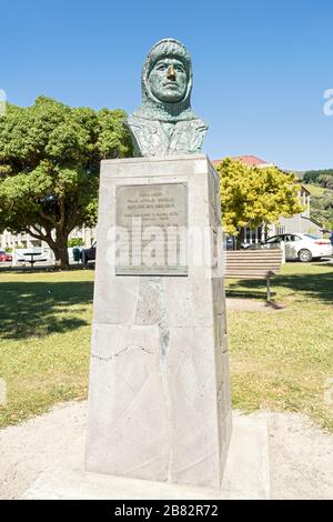 Statue de Frank Worsley, navigateur lors de l'expédition d'Endurance de Shackleton en Antarctique, à Akaroa, île du Sud, Nouvelle-Zélande Banque D'Images