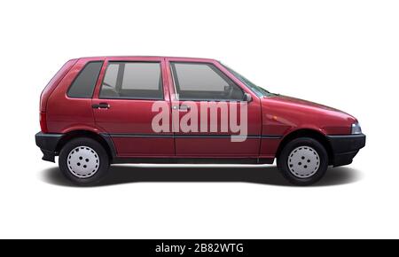 Voiture familiale italienne isolée sur blanc Banque D'Images