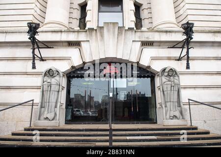 Londres, Royaume-Uni. 19 mars 2020. Le donjon de Londres est fermé alors que le Royaume-Uni s'adapte à la vie sous la pandémie de Coronavirus. Crédit: Michael Tubi/Alay Live News Banque D'Images