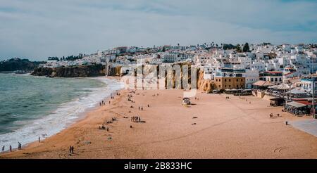 Vue sur la ville d'Albufeira Algarve Portugal Banque D'Images