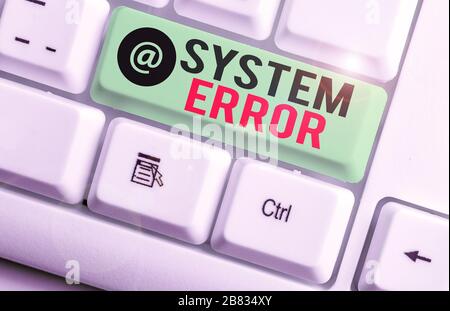 Main conceptuel écrit, indiquant une erreur système. Signification du concept que l'instruction n'est pas reconnu par un système d'exploitation Banque D'Images