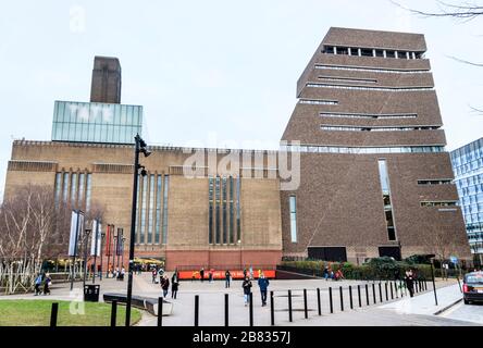 Le bâtiment Blavatnik de la galerie d'art moderne Tate, et la galerie de haute vue d'où un jeune garçon a été lancé, Bankside, Londres, Royaume-Uni Banque D'Images