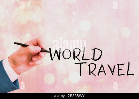 Écriture conceptuelle de la main montrant World Travel. Concept signifie le mouvement de l'affichage entre des emplacements géographiques éloignés Banque D'Images