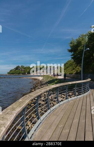 Promenade le long du fjord de Flensburg ou Förde Flensburger, Gluecksburg, Schleswig-Holstein, Allemagne du Nord, Banque D'Images