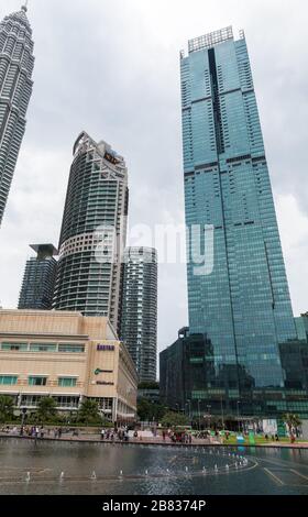 Kuala Lumpur, Malaisie - 25 novembre 2019 : parc KLCC, vue verticale sur la rue Banque D'Images