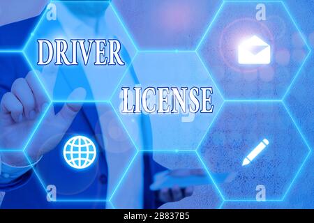 Écriture manuelle conceptuelle montrant la licence de conducteur. Concept signifiant document permettant à une démonstration de conduire un véhicule à moteur Banque D'Images