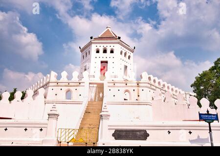 Phra Sumen fort au parc Santichai Prakan à Bangkok. Construit en 1783 pour se défendre contre les invasions navales potentielles. Banque D'Images