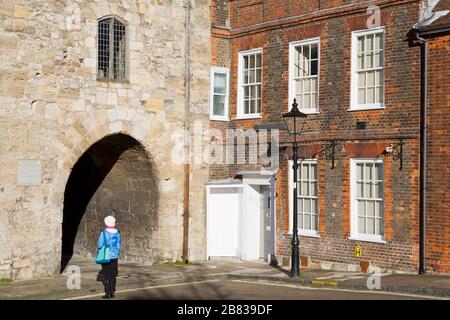 Le Westgate en Vieille Ville,Murs,Comté de Southampton, Angleterre, Royaume-Uni Banque D'Images