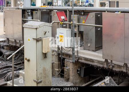 Des tampons de train et des équipements électriques à la gare de Paddington, un terminus de chemin de fer et un complexe de métro londonien sur Praed St à Paddington, Londres Banque D'Images