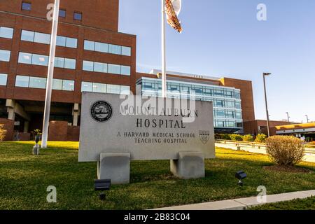 Cambridge ma USA - 3/16/2020 - Mount Auburn Hospital, un hôpital de Cambridge, Massachusetts, affilié à la Harvard Medical School. Banque D'Images