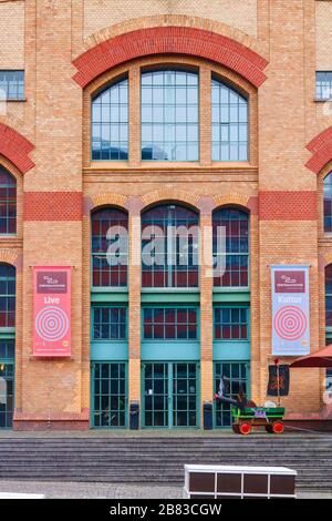 Façade de la centrale, ancienne centrale convertie à des fins culturelles. Vue frontale. Darmstadt, Allemagne. Banque D'Images