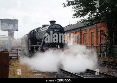 London Midland et Scottish 8 F classe 2-8-0 moteur à vapeur, construit en 1943, au Great Central Railway, Loughborough, Leicestershire, Angleterre, Banque D'Images