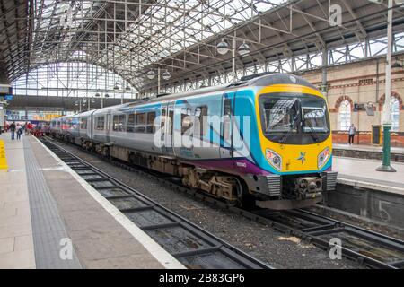 TransPennine Express Classe 185 Desiro, train à plusieurs unités diesel à la gare de Piccadilly, Manchester, Angleterre Banque D'Images