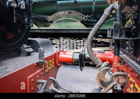 Détail des locomotives à vapeur dans le hangar à moteur au Didcot Railway Center, Didcot, Oxfordshire, Angleterre Banque D'Images