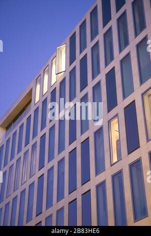 Holland Green Apartment Block, Kensington High Street, Londres, W-8 Window & Facade detail par OMA & Alliés & Morrison Architects Banque D'Images