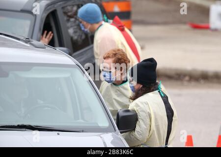19 mars 2020. Coronaviris - COVID-19, l'effet sur les Canadiens de London Ontario Canada. Le centre d'évaluation COVID-19 d'Oakridge Arena dispose d'un drive pour aider les personnes qui pourraient être infectées. Luke Durda/Alay Banque D'Images