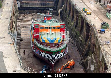 Ferry de Snowdrop Mersey sous inspection dans le quai sec no 6, le chantier naval de Cammell Laird, Birkenhead Banque D'Images