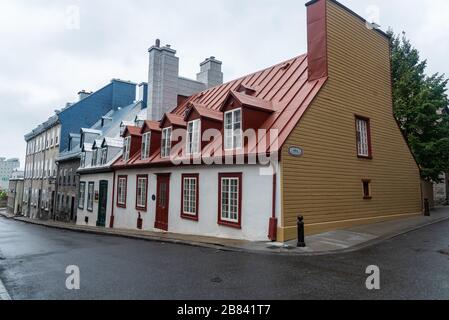 Québec, Canada le 3 septembre 2018 : belles maisons colorées dans le Vieux-Québec au Québec QC Canada Banque D'Images