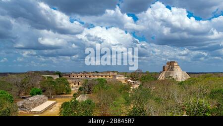 Panorama du site archéologique maya d'Uxmal près de Merida, péninsule du Yucatan, Mexique. Banque D'Images