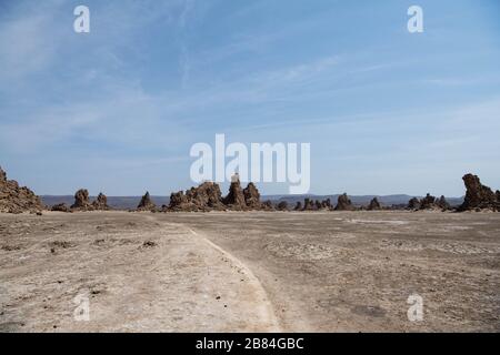 Afrique, Djibouti, Lac Abbe. Vue sur le paysage Moonlike de la formation de roches dans le lac Abbe. Banque D'Images