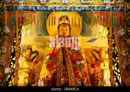 Belles statues de Guanyin Gods dans le sanctuaire chinois C'est un lieu de culte pour les bouddhistes en Thaïlande. Banque D'Images