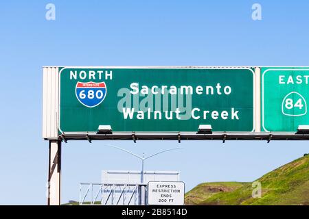Prenez l'Interstate 680 vers Walnut Creek et l'autoroute de Sacramento, East San Francisco Bay, Californie Banque D'Images